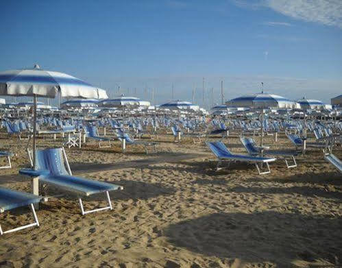 Hotel Gialpina Viserba Di Rimini Exteriör bild